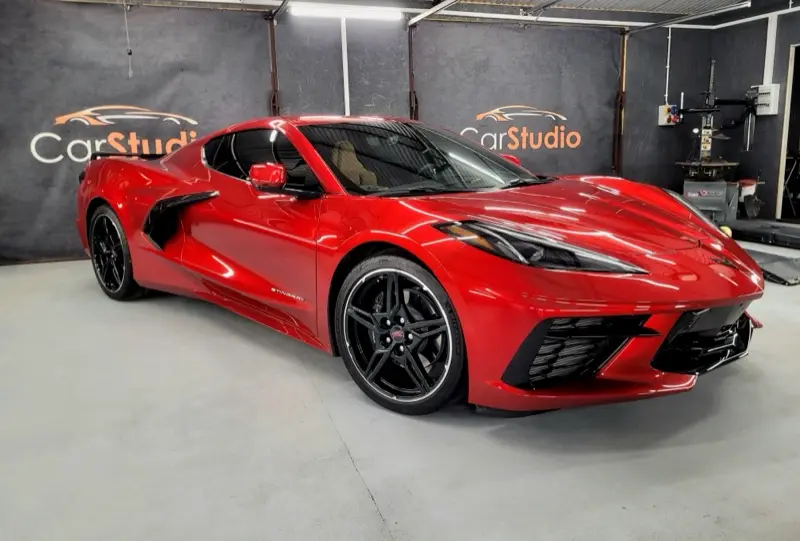 Czerwony Chevrolet Corvette po detailingu w studiu CarStudio
