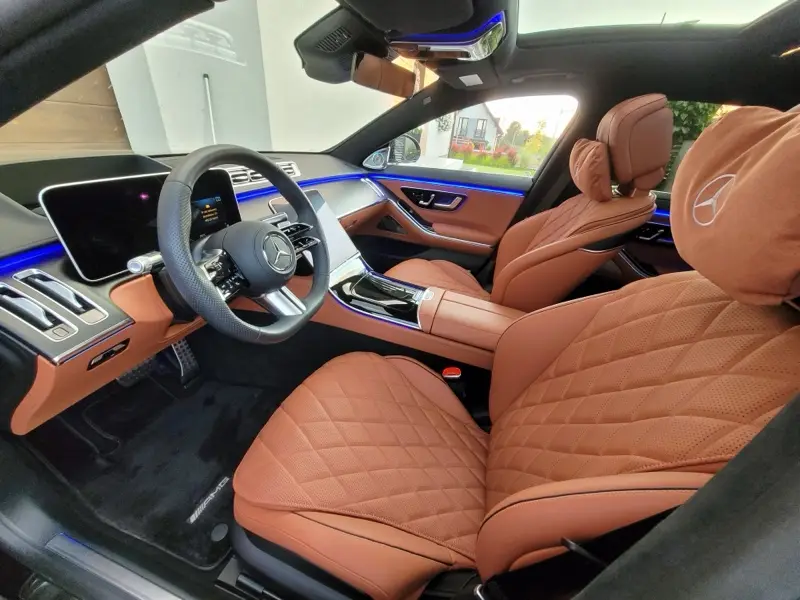 Wnętrze Mercedesa klasy S z brązową skórą po czyszczeniu